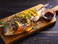 Рецепта Печена риба ципура във фолио с портокал на фурна